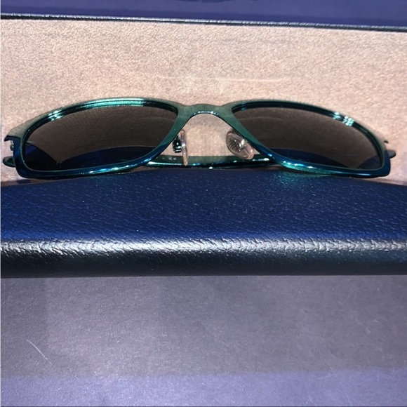 Burberry sunglasses green metallic sunnies - Picture 3 of 12